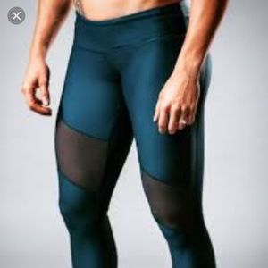 VULL SPORT Leggings size Medium